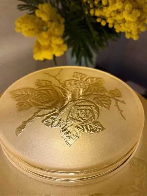 Illustration numéro 5 du produit Lampe à poser art nouveau globe fleuri jaune