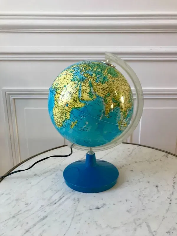 Illustration numéro 5 du produit Globe terrestre lumineux années 70