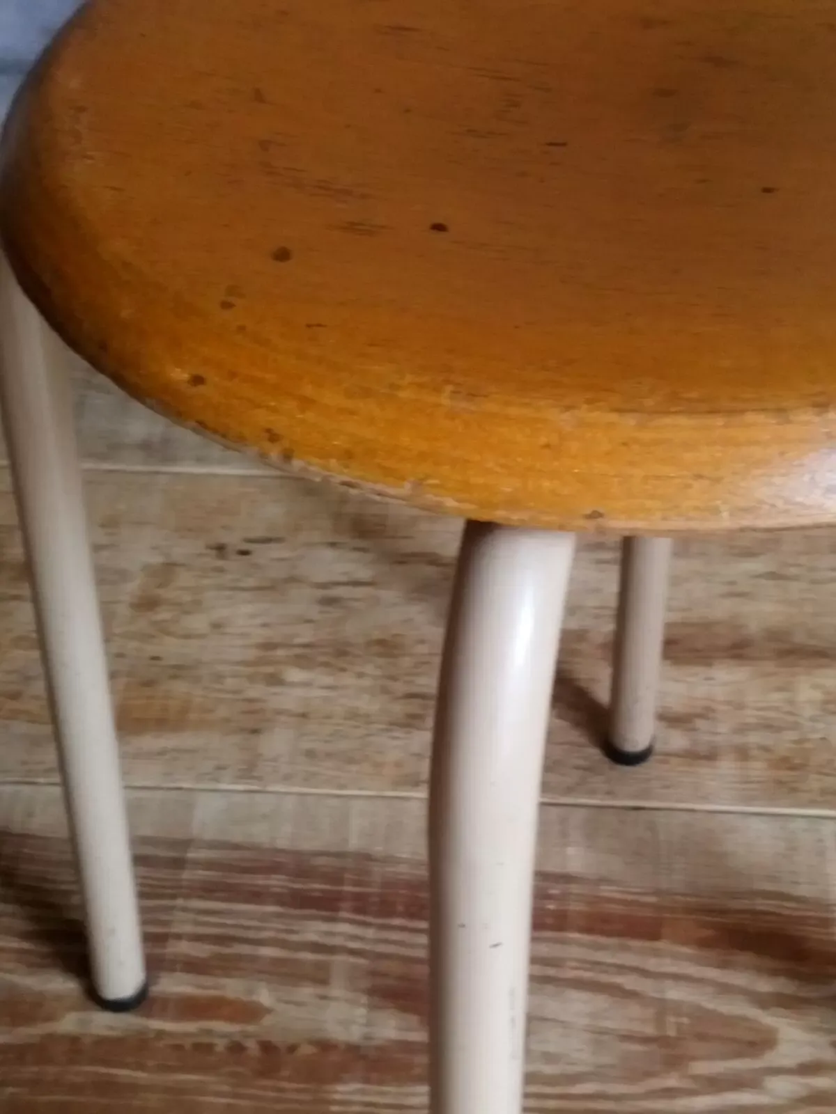 Illustration numéro 5 du produit Tabouret d'atelier pieds en tubes métal industriels