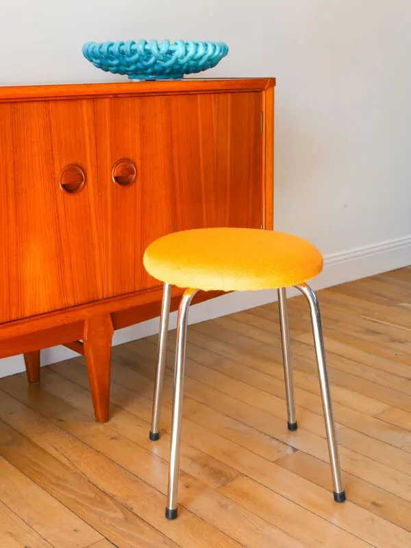 Illustration numéro 5 du produit Tabouret en chrome et laine bouillie, orange, 1970