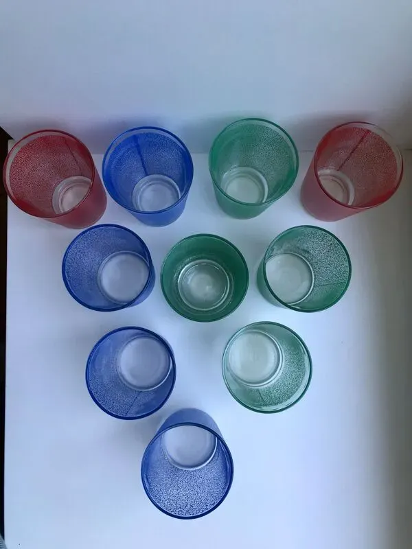 Illustration numéro 5 du produit lot de 8 verres à eau colorés années 70