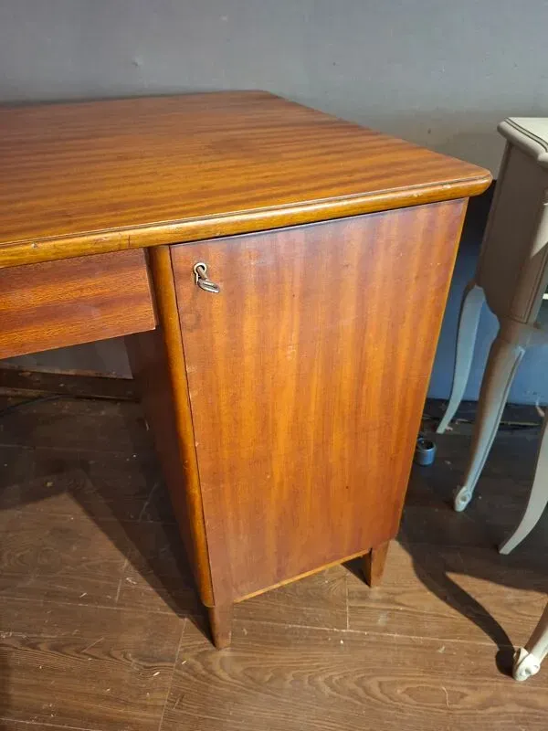 Illustration numéro 5 du produit Bureau scandinave