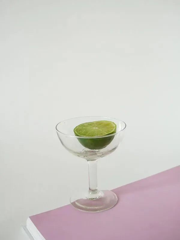 Illustration numéro 5 du produit Magnifique lot de 5 coupes à champagne en verre soufflé, début XXème