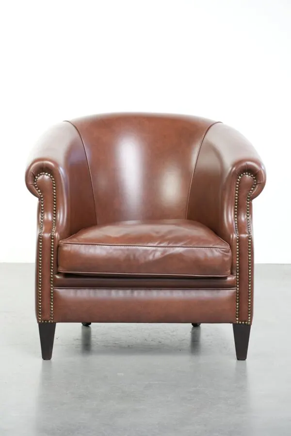 Illustration numéro 5 du produit Fauteuil club en cuir de vache confortable couleur cognac dans le style anglais
