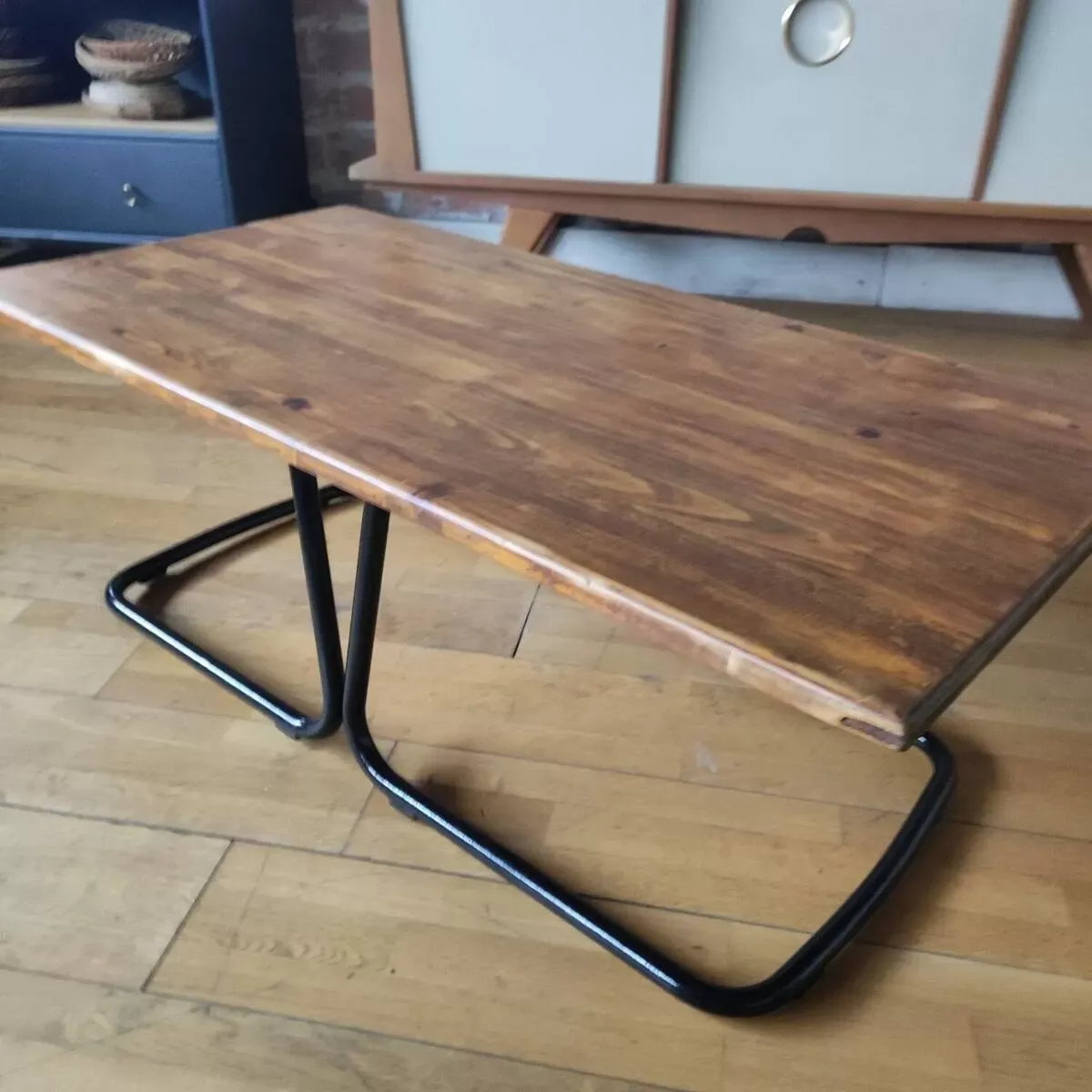 Illustration numéro 5 du produit Table basse industrielle métal et bois