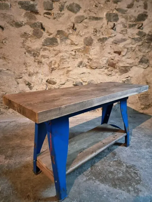 Illustration numéro 5 du produit Table d'établi industriel vintage avec pieds en fonte (Aux Forges de Vulcain)