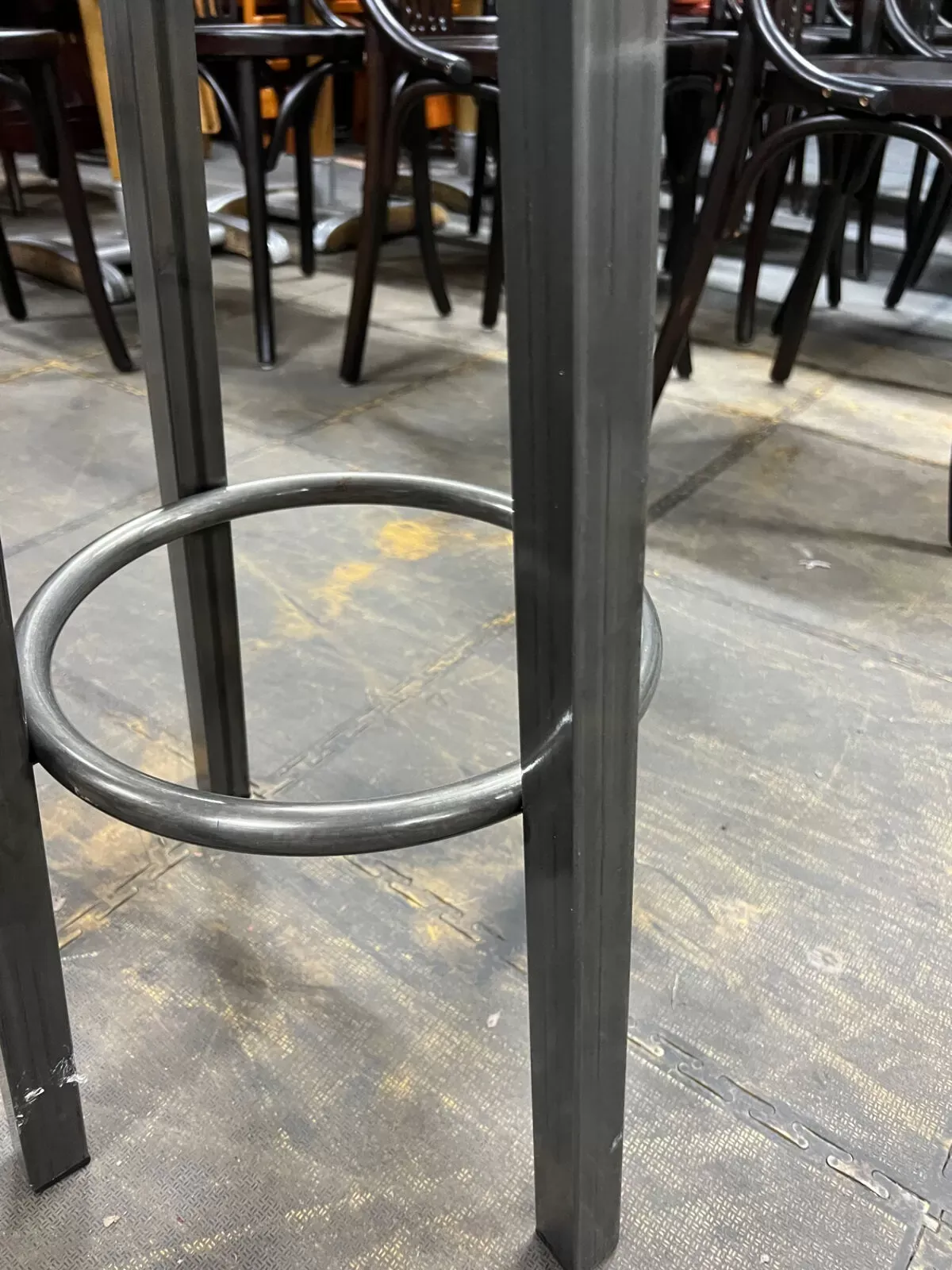 Illustration numéro 5 du produit Paire de tabourets