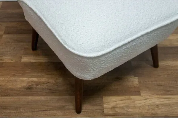 Illustration numéro 5 du produit Chaise cocktail bouclée, années 1950