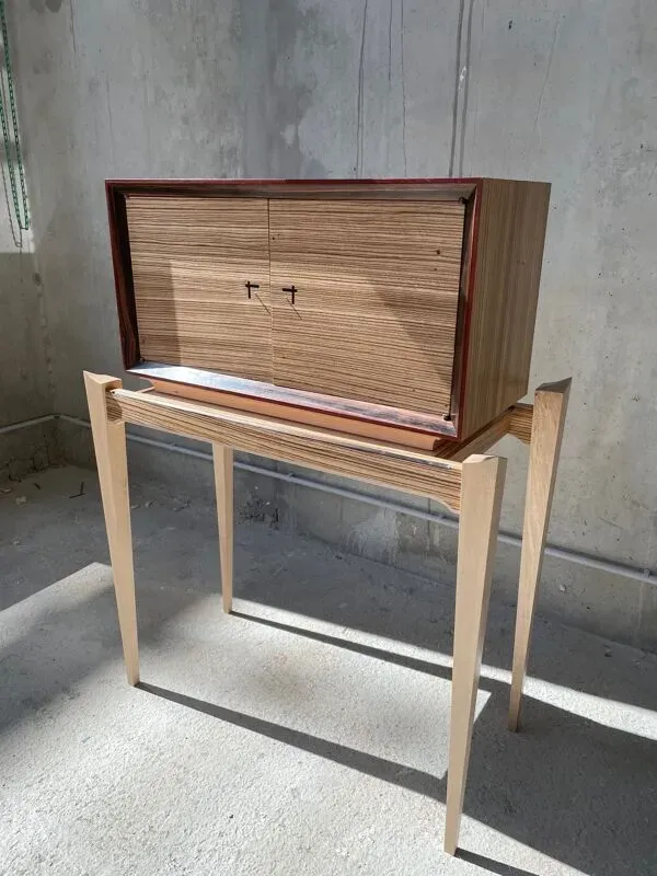 Illustration numéro 5 du produit Cabinet contemporain artisanal