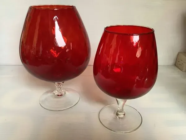 Illustration numéro 5 du produit Paire de vases verres rouges Empoli Italy