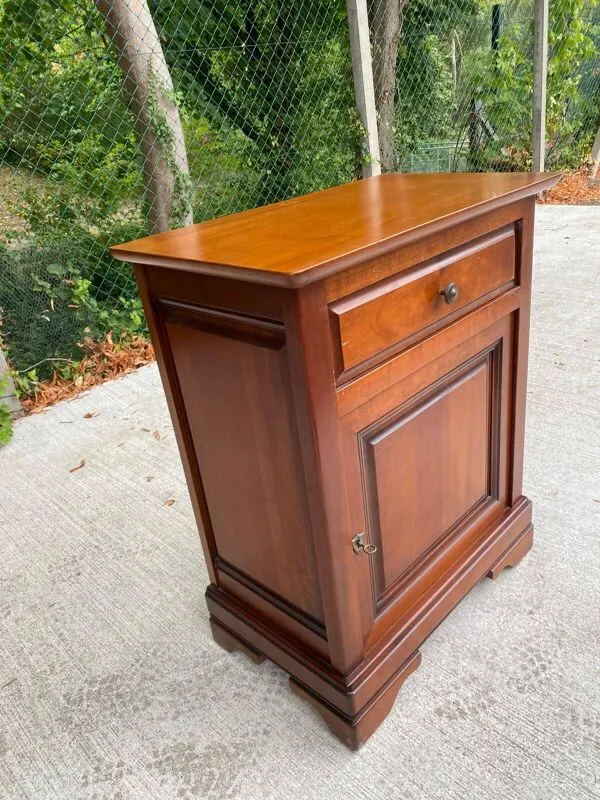Illustration numéro 5 du produit Table de chevet bout de canapé bois style Louis-Philippe en merisier 1980