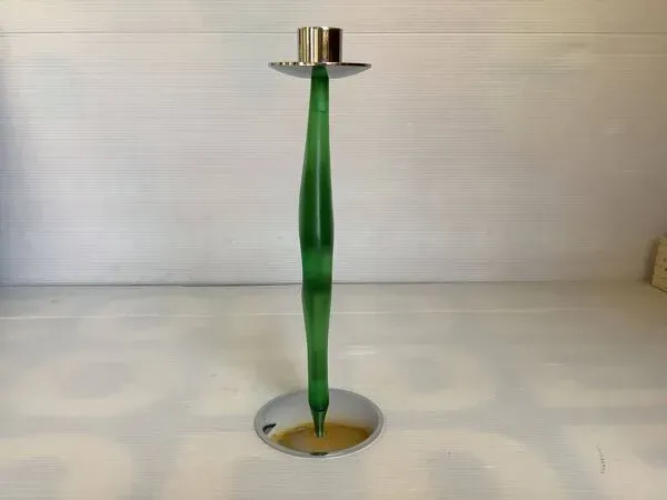 Illustration numéro 5 du produit Bougeoir vert forme libre