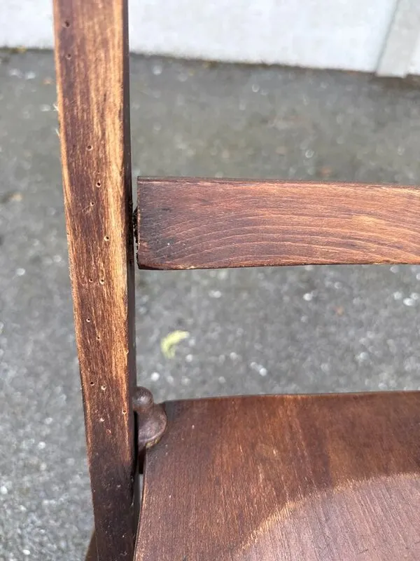 Illustration numéro 5 du produit Chaise pliante vintage en bois patiné