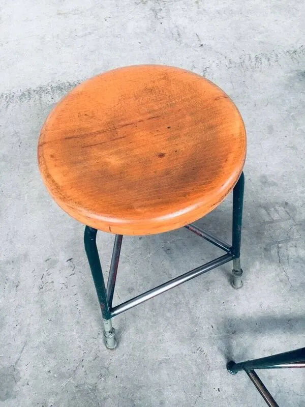 Illustration numéro 5 du produit Set of Industrial Green Tripod Stool Set, Belgium, 1950s