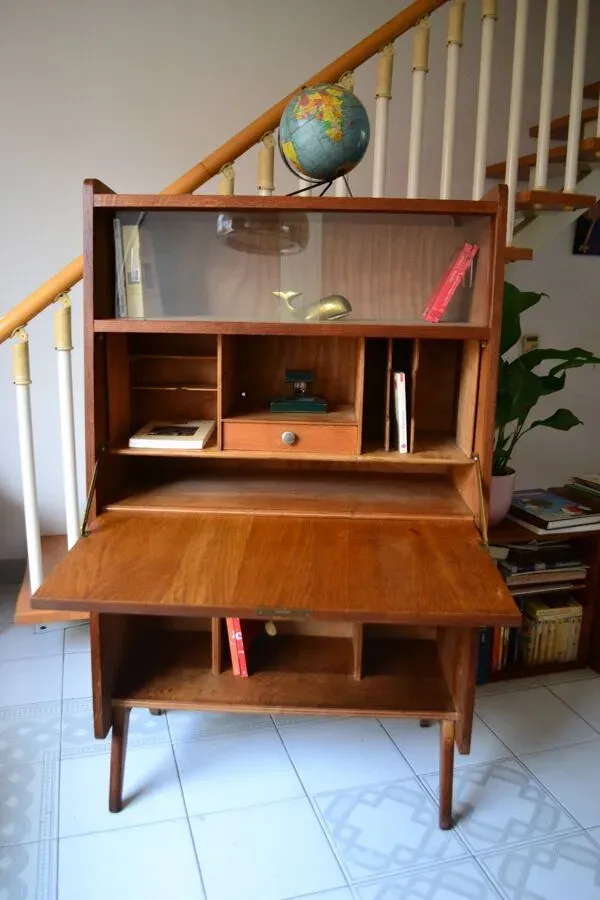 Illustration numéro 5 du produit Secrétaire en chêne, années 50-60