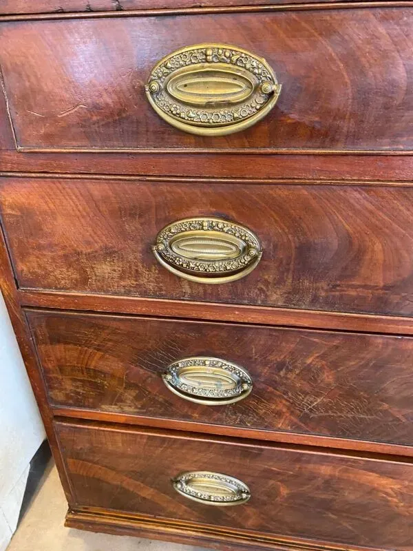 Illustration numéro 5 du produit Bureau scriban anglais xixeme acajou avec tiroirs ferrures bronze boutons en os