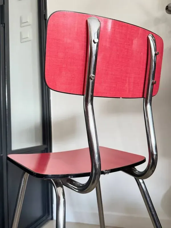 Illustration numéro 5 du produit Chaise en Formica rouge vintage