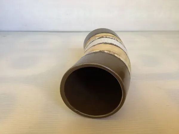 Illustration numéro 5 du produit Petit vase courbé style raku