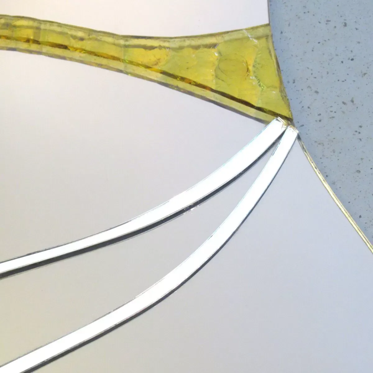 Illustration numéro 5 du produit Miroir corps de femme Années 80