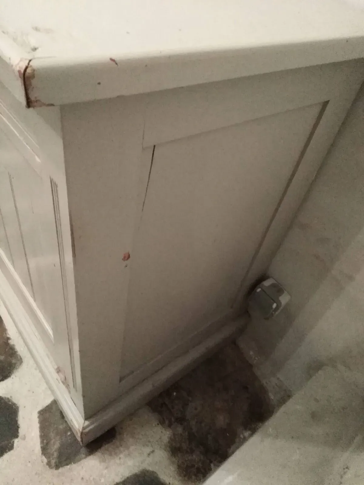 Illustration numéro 5 du produit Buffet peint en gris