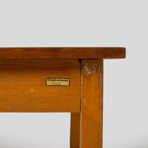 Illustration numéro 5 du produit Grande table de travail / industrielle / de ferme, bois patiné, Tchécoslovaquie