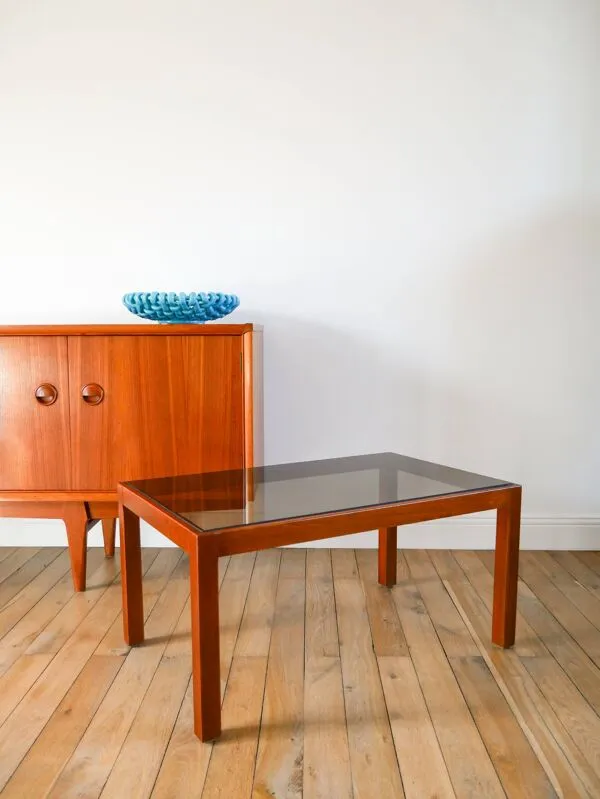 Illustration numéro 5 du produit Table basse en bois et verre fumé, Design, 1970