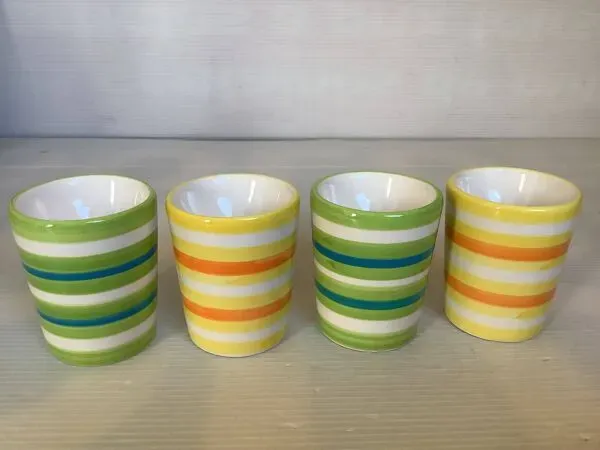 Illustration numéro 5 du produit Quatre coquetiers rayés jaune et vert