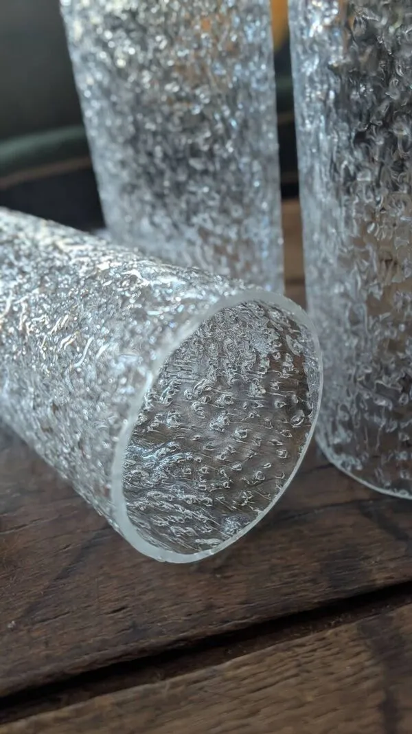 Illustration numéro 5 du produit Trio d'abat-jours en verre ''cratère 70's