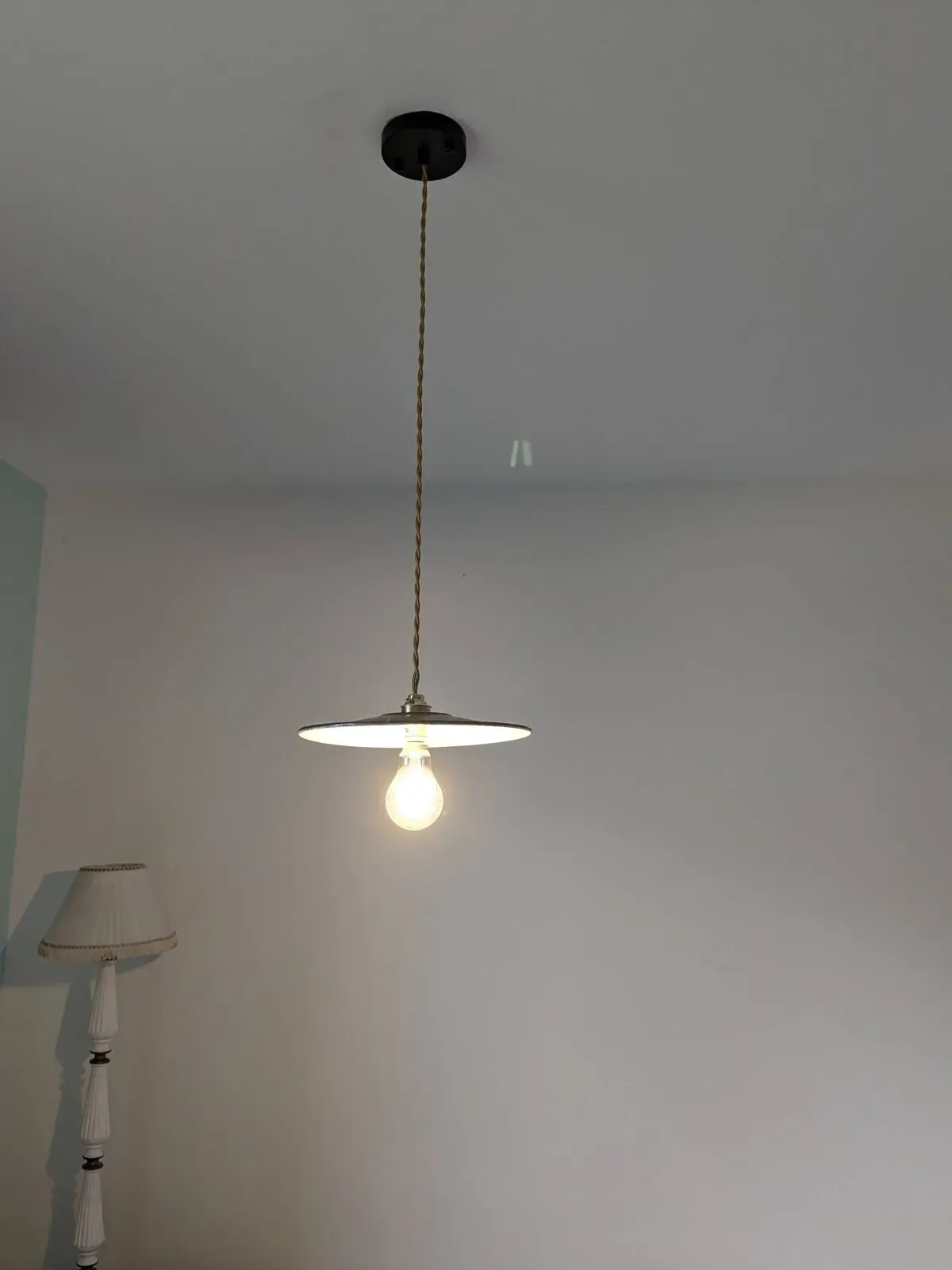 Illustration numéro 5 du produit Suspension industrielle en tôle noire émaillée