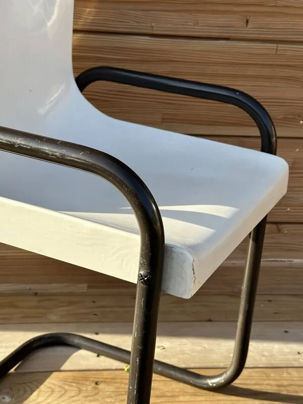Illustration numéro 5 du produit Chaise cantilever vintage (piètement luge)