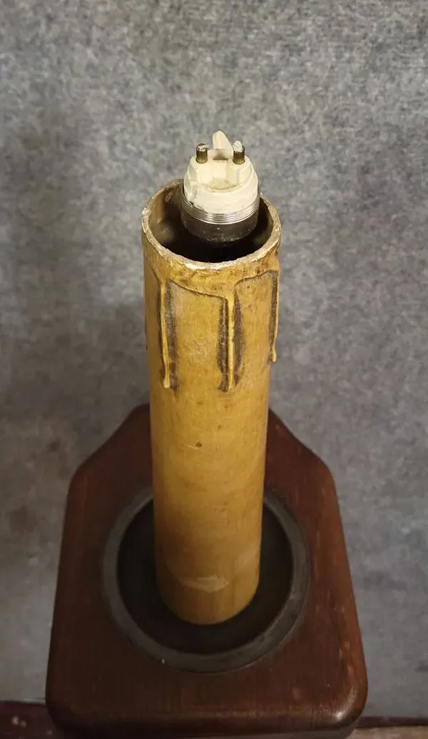 Illustration numéro 5 du produit lampadaire Design, à l’allure sculpturale