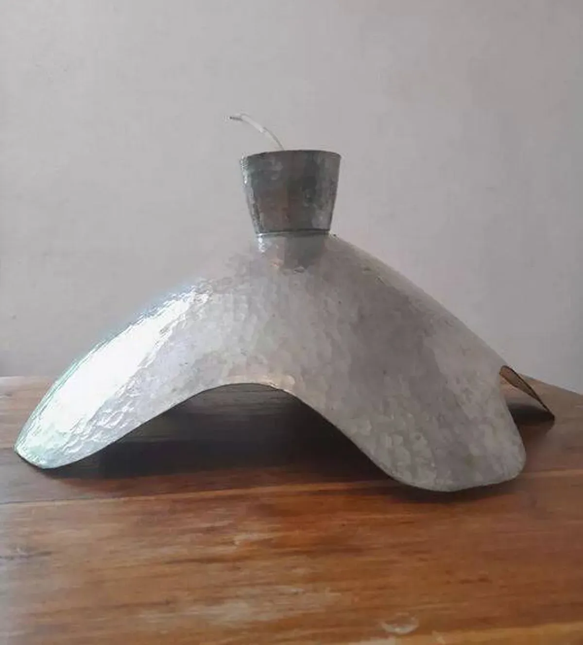 Illustration numéro 5 du produit Suspension en tôle martelée