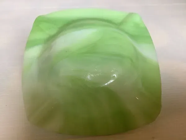 Illustration numéro 5 du produit Vide poche cendrier pâte de verre verte