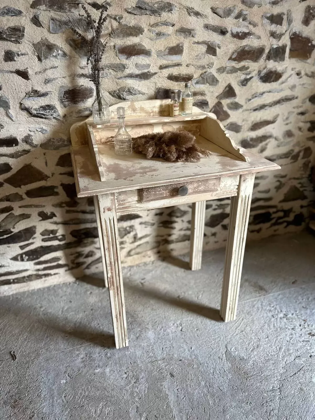 Illustration numéro 5 du produit Petit meuble patiné vintage