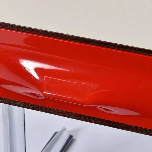 Illustration numéro 5 du produit Console stéréo TV DF-2000 en palissandre, chrome et plastique rouge par Raymond Loewy.