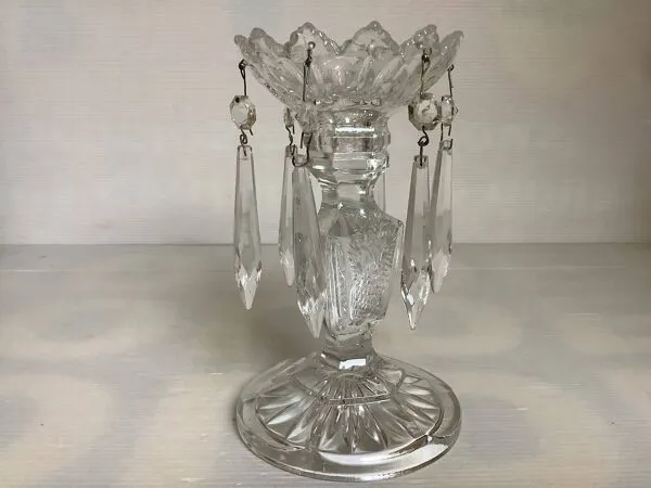 Illustration numéro 5 du produit Bougeoir ananas à six pampilles verre moulé