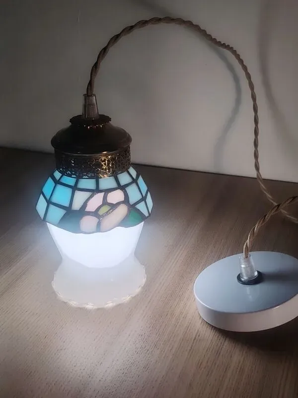 Illustration numéro 5 du produit Opaline en vitrail couronnée