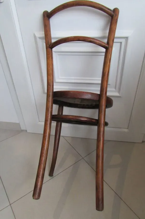 Illustration numéro 5 du produit Chaise de Bistrot assise décorée de Jacob & Josef Kohn