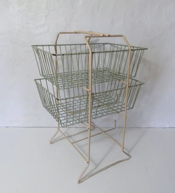 Illustration numéro 5 du produit desserte casier à légumes panier en métal gainé vintage