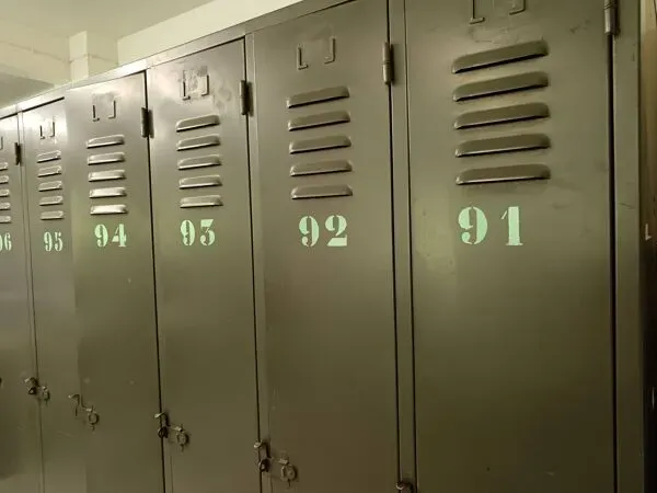 Illustration numéro 5 du produit Vestiaire industriel métal gris 6 portes