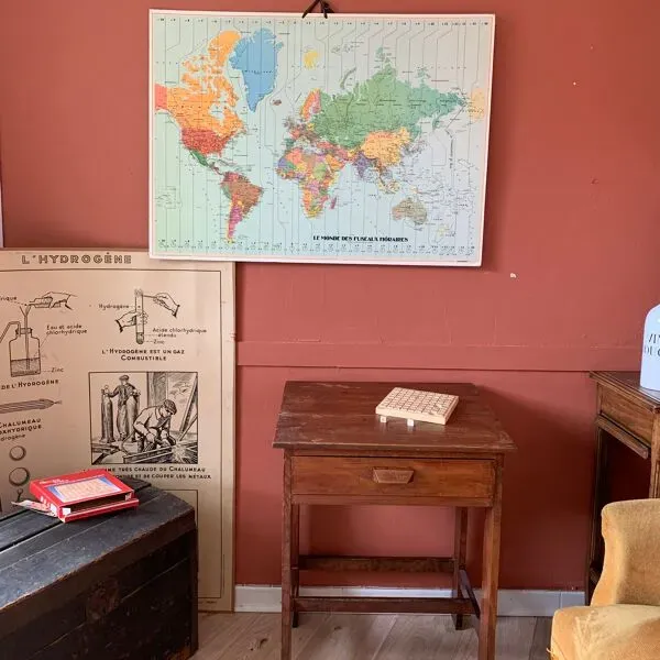 Illustration numéro 5 du produit Pupitre d’écolier