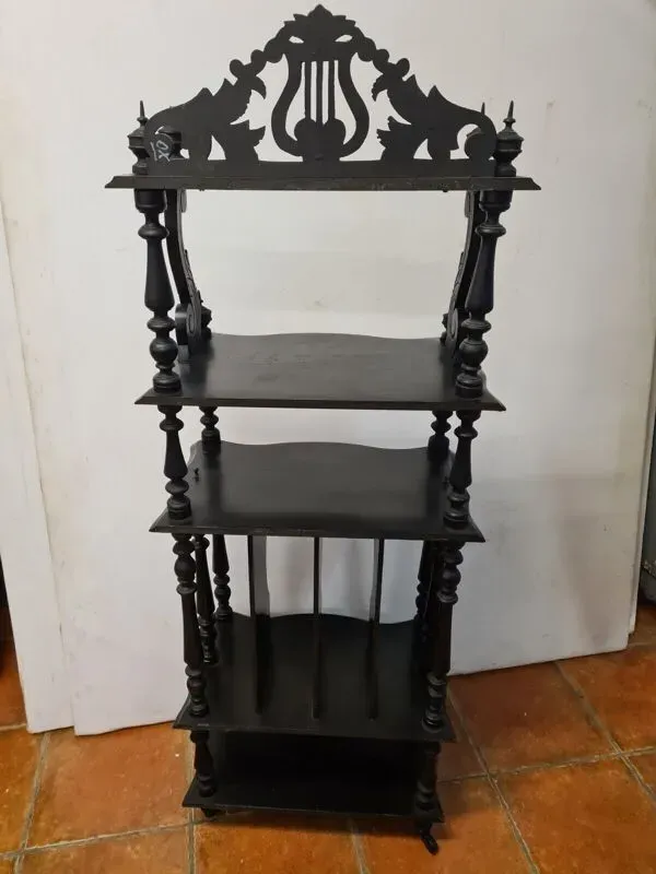 Illustration numéro 5 du produit Étagère, casier à musique de style Napoléon III