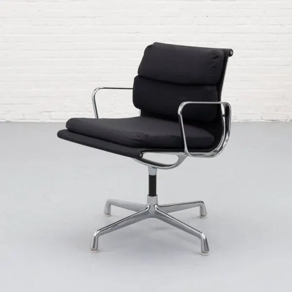 Illustration numéro 5 du produit Chaise Eames EA208 Soft Pad Herman Miller années 1970