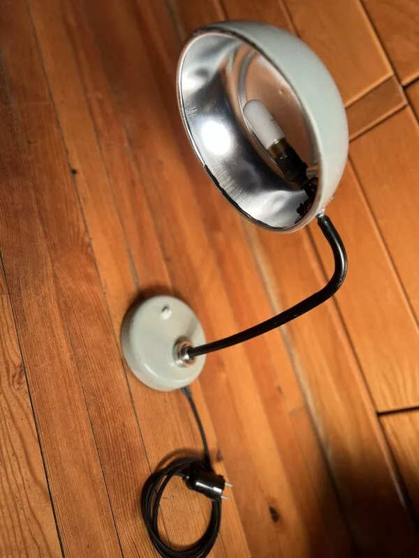 Illustration numéro 5 du produit Lampe de bureau industrielle, année 50