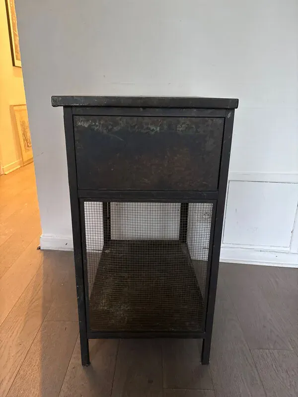 Illustration numéro 5 du produit Petite commode industrielle