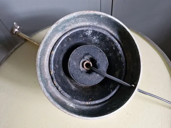 Illustration numéro 5 du produit Ancienne Lampe industrielle réglable en bronze a 2 bras