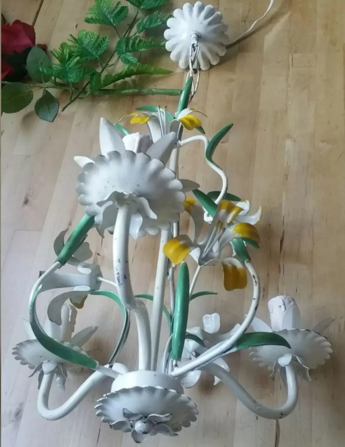 Illustration numéro 5 du produit Lustre vintage tôle peinte à fleurs