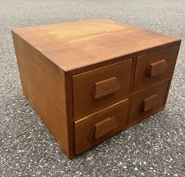 Illustration numéro 5 du produit Meuble de métier en chêne à 4 tiroirs