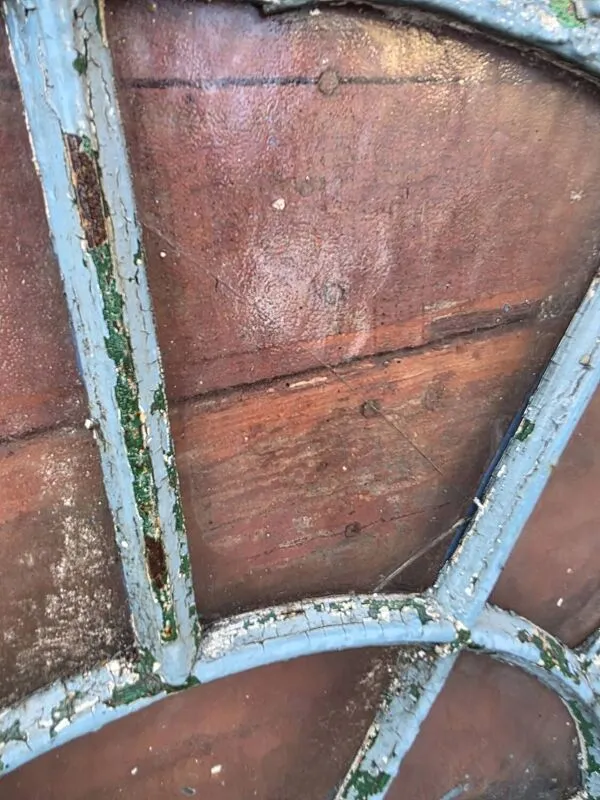 Illustration numéro 5 du produit Imposte ancienne en fer forgé plein riveté du XIXème s.