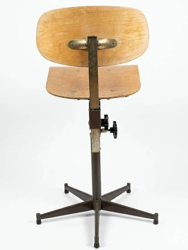 Illustration numéro 5 du produit Chaise d'atelier vintage industriel authentique années 60